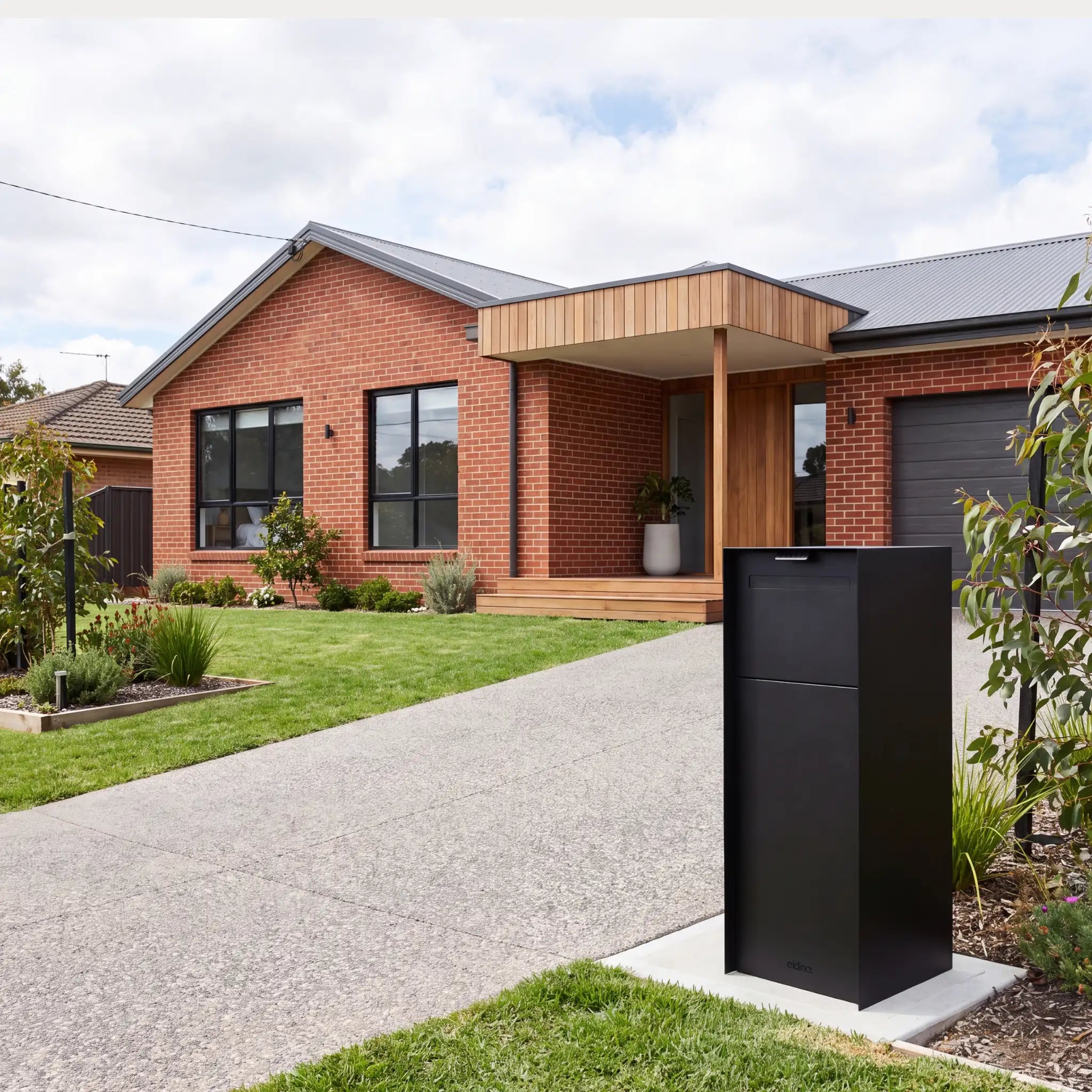 George | Parcel & Letterbox