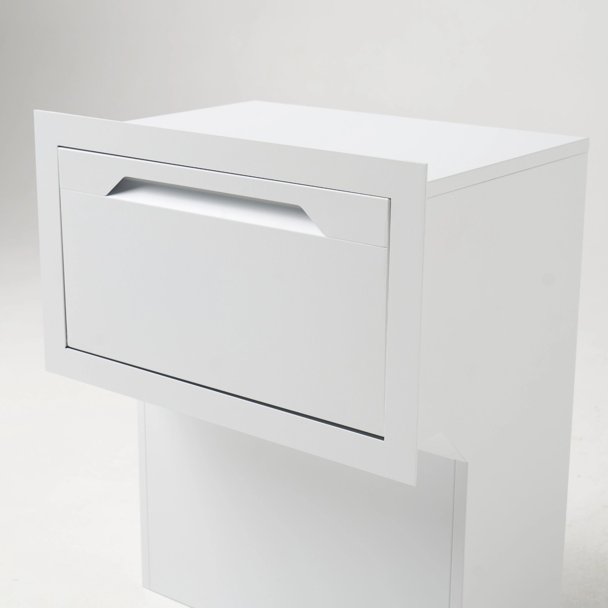 Henry | Parcel & Letterbox