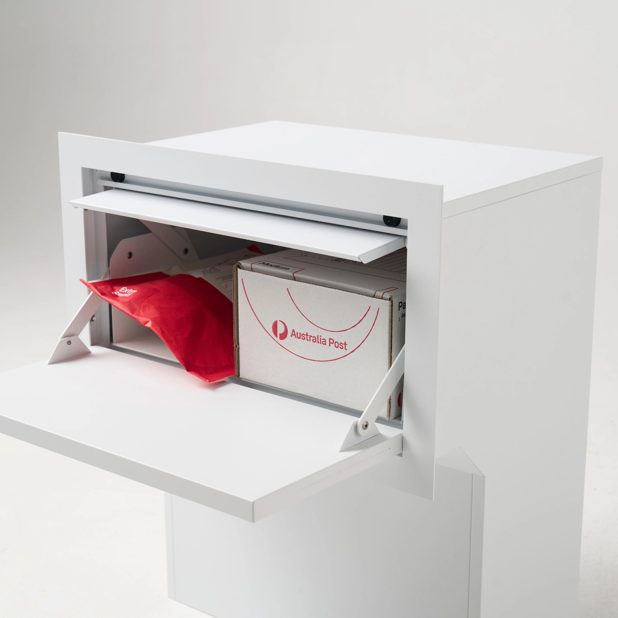 Henry | Parcel & Letterbox